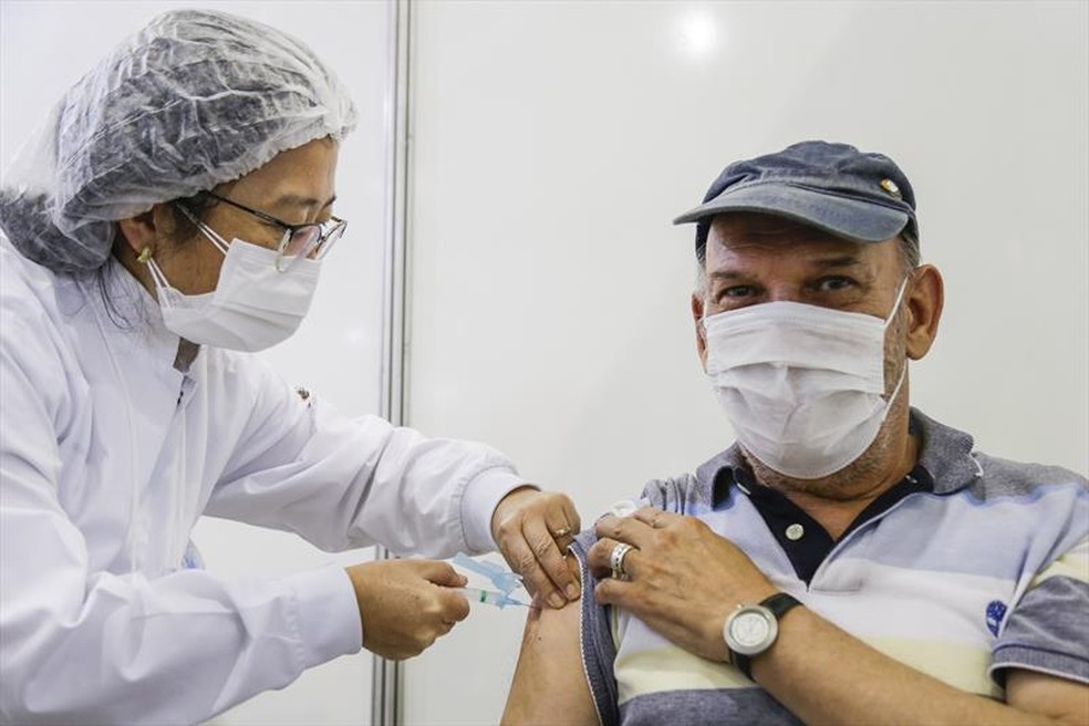 Mortes de idosos acima de 70 anos por Covid reduz após vacinação