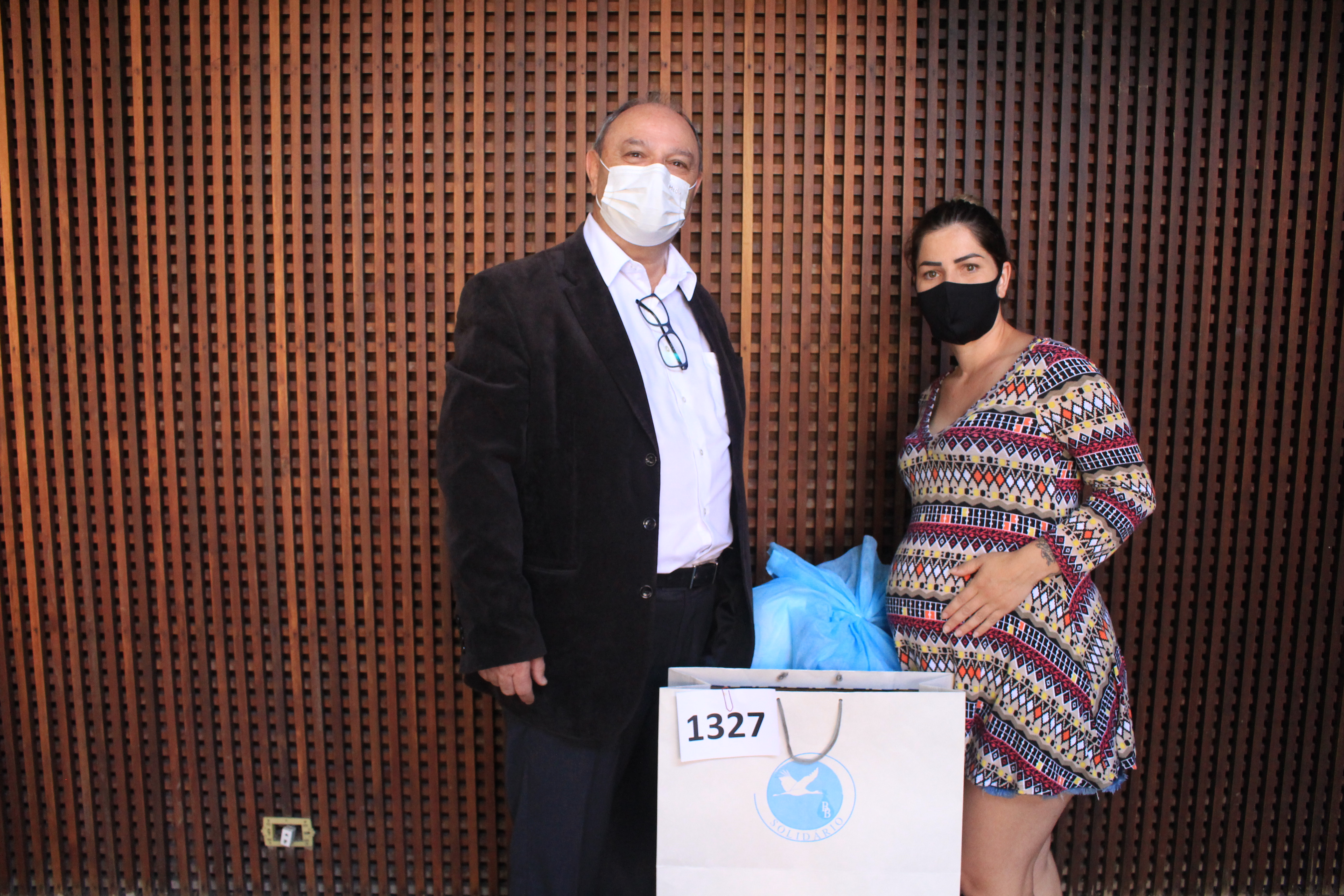 Bebê Solidário realiza entrega de enxovais para grávidas e mães de recém-nascidos