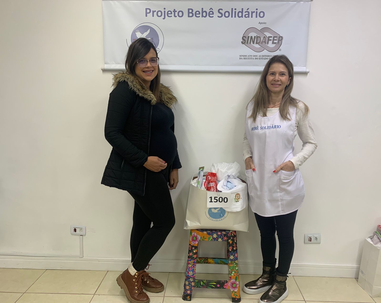 Bebê Solidário realiza entrega de enxovais do mês de agosto